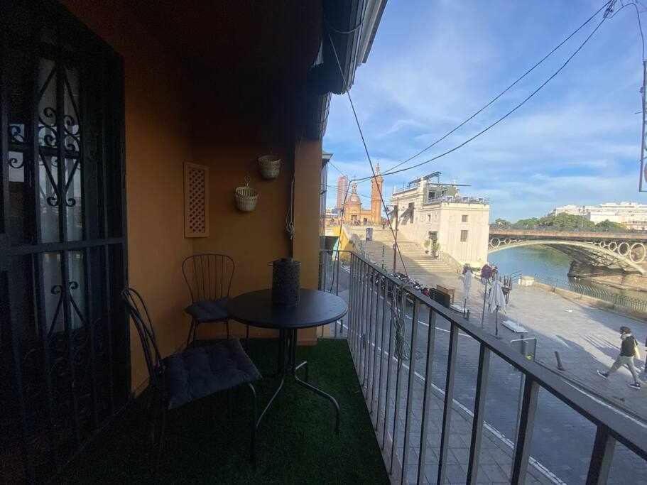 Apartamento Con Vistas Al Rio Sevilla Kültér fotó