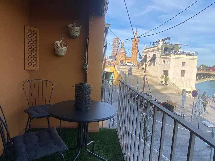 Apartamento Con Vistas Al Rio Sevilla Kültér fotó
